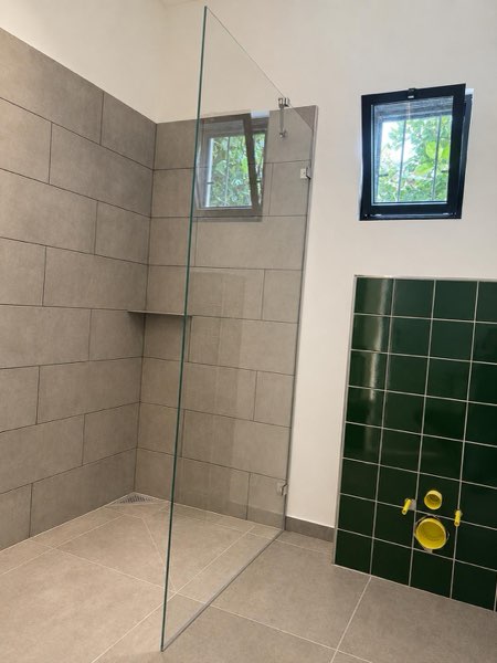 מקלחון חזית