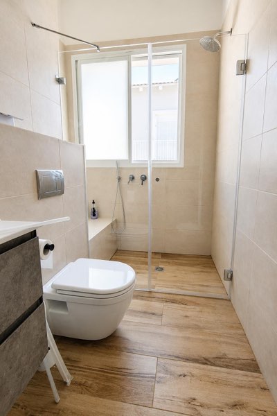 מקלחון חזית