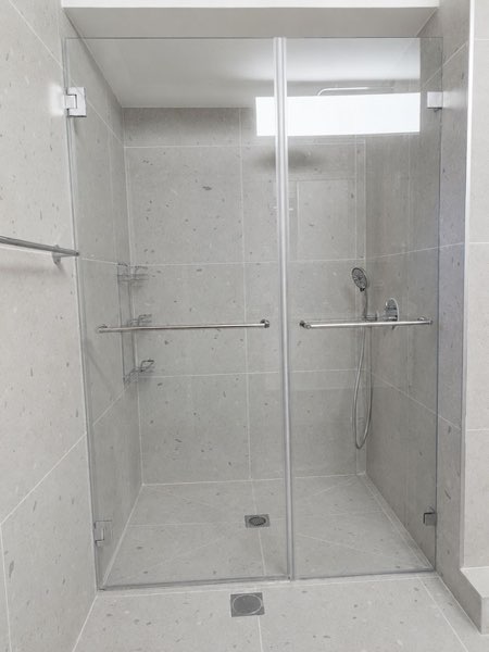מקלחון חזית