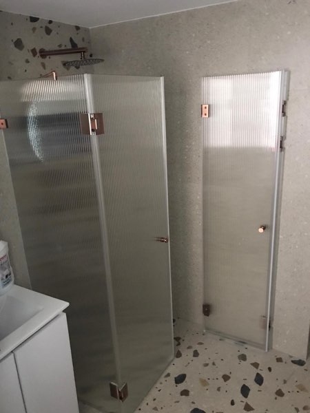 מקלחון פינתי