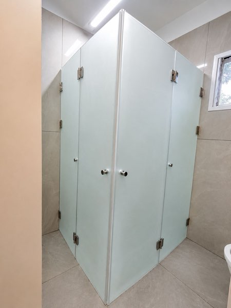 מקלחון פינתי