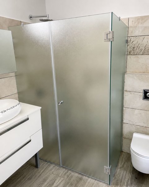 מקלחון פינתי