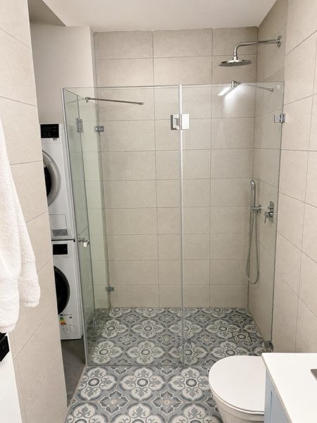 מקלחון פינתי
